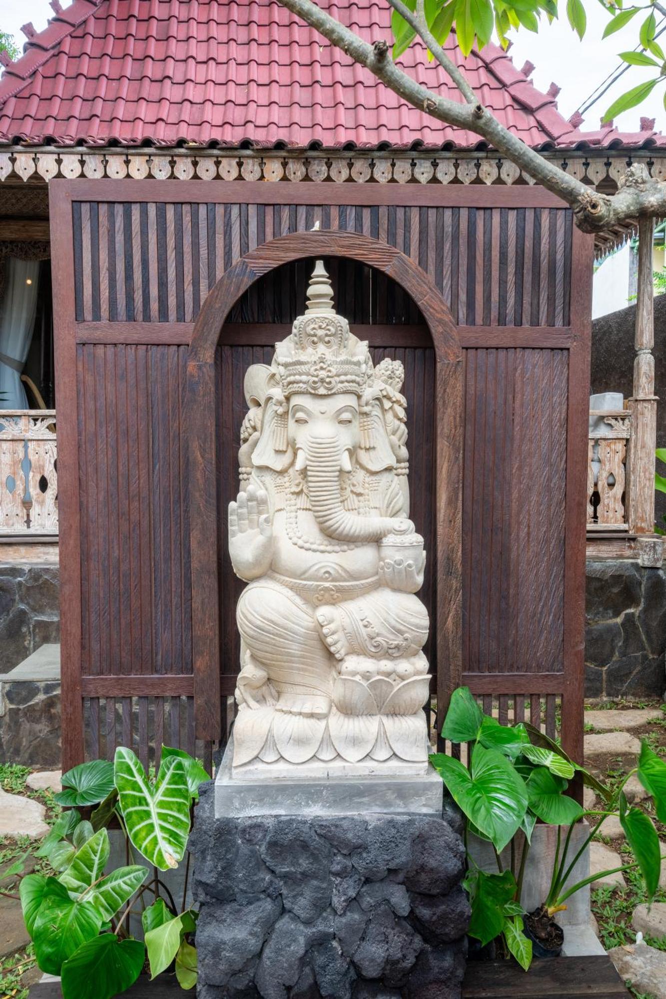 Meraki Luxury Villa เปมูเตรัน ภายนอก รูปภาพ
